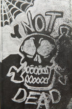 Load image into Gallery viewer, NO HE MUERTO....TODAVÍA | Not Dead....Yet