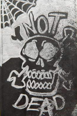 NO HE MUERTO....TODAVÍA | Not Dead....Yet