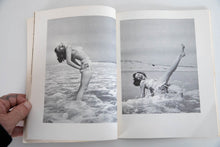 Load image into Gallery viewer, PHOTOGRAPHING WOMEN SIMPLIFIED | A Modern Photo Guide