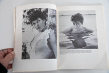 Load image into Gallery viewer, PHOTOGRAPHING WOMEN SIMPLIFIED | A Modern Photo Guide